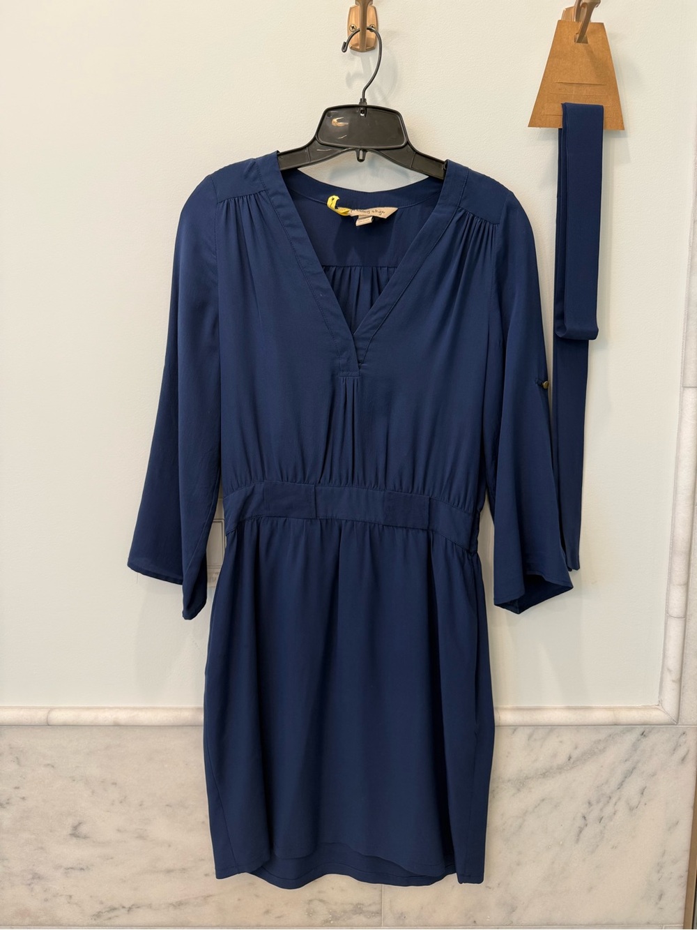 Presley Skye Navy V-Neck SILK Belted Womenโs Dress Size SMALL